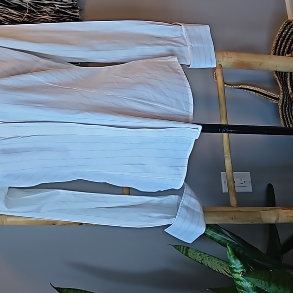 Thomas PINK Tailored Fit with French Cuff - Picture 5 of 9